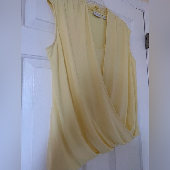 New York and Company size large yellow top - Picture 4 of 7